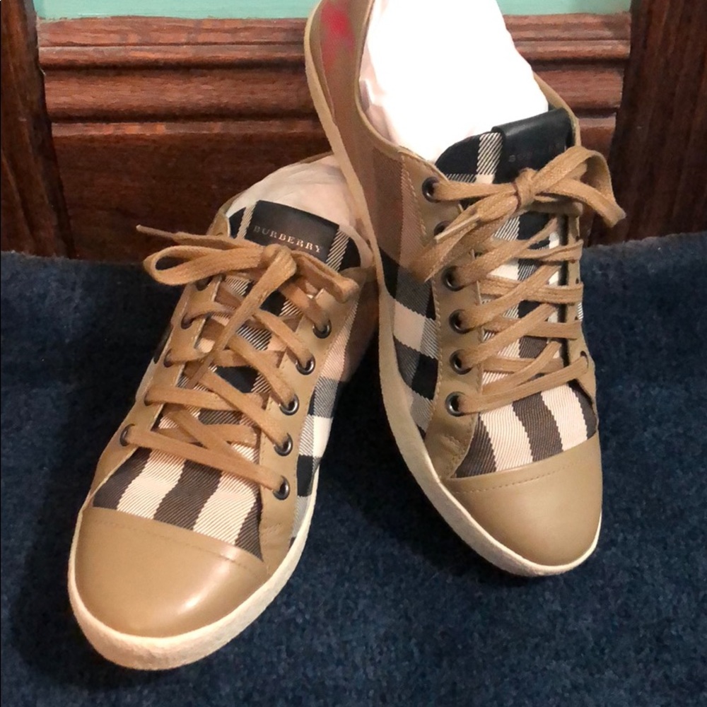 💯 Authentic Burberry Sneakers